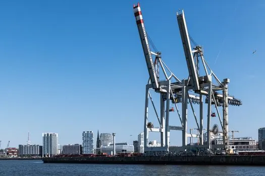Plastic Pallet selection for port logistics - Compliance, Tracking, and Sustainability Economics