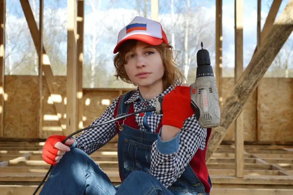 Pneumatic Nail Gun Safety: Trigger Choice, Air Pressure, and PPE Specs