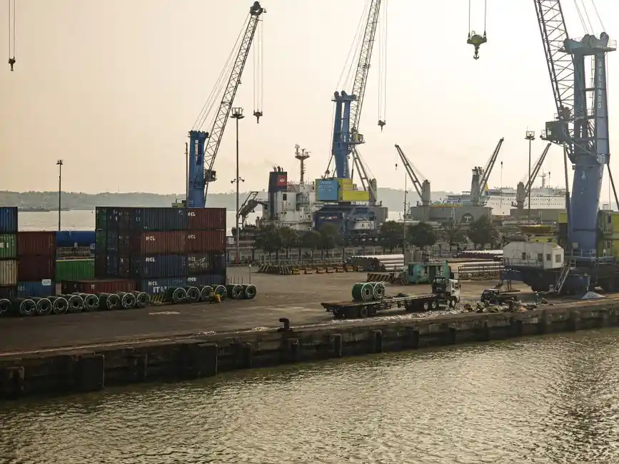 Port Crane Specs: STS, RTG, RMG and MHC Compared