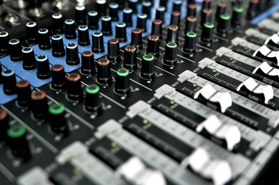 Power Mixer Installation: Mains, Ventilation, and Speaker Wiring Rules