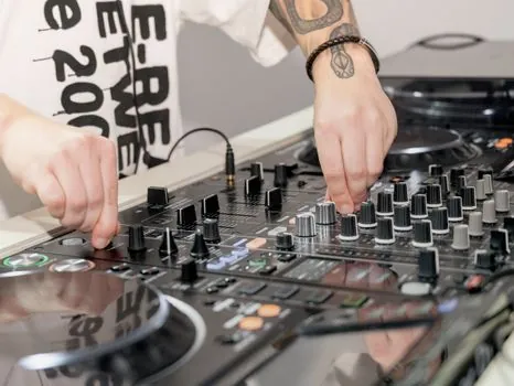 Power Mixer safety requirements and precautions - Hand-Arm Vibration, Noise, and Trigger Time