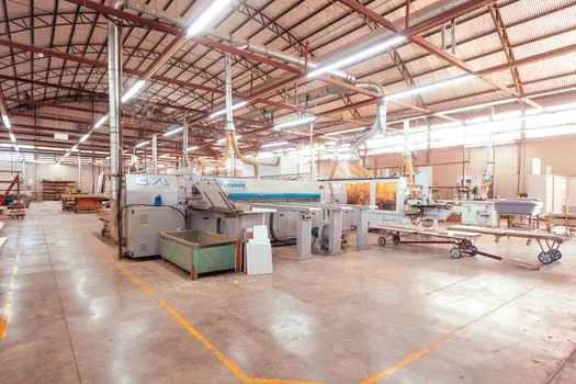 PVC resin production line design - Pipe line layout: extruder, calibration, haul-off, cut