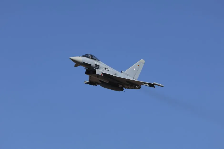 Quartz Material Selection for Defense: Spec Families, Stockpile Logic, and Sourcing
