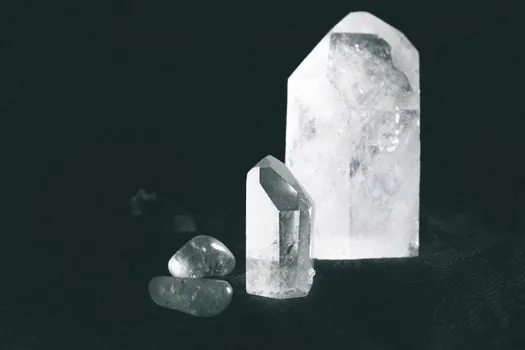 Quartz Material selection for general fabrication - Comparison: quartz vs the common alternatives on four decision axes