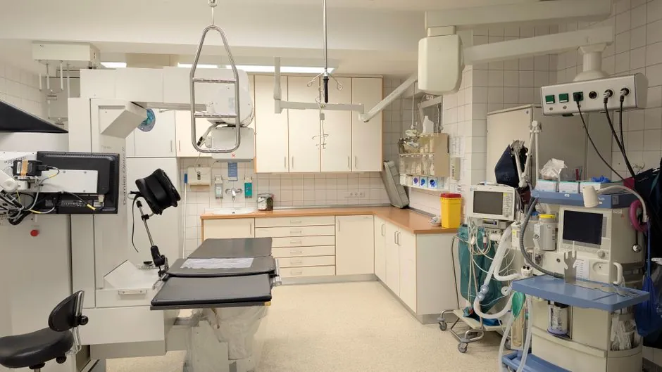 Quartz material selection for medical devices: 2026 spec map