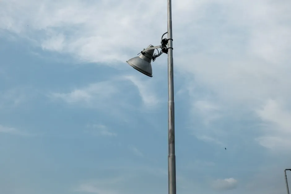 Radar Level Meter Sizing: 2026 Range, Blind Zone, and Antenna Cut
