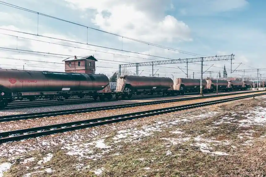 Rail Industry Reagent Picks: Cleaning, Coating and Tank-Car Liner Chemistry