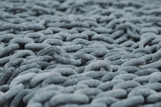 Roller Chain selection for steel mills - WR vs WH: heat treatment is the difference