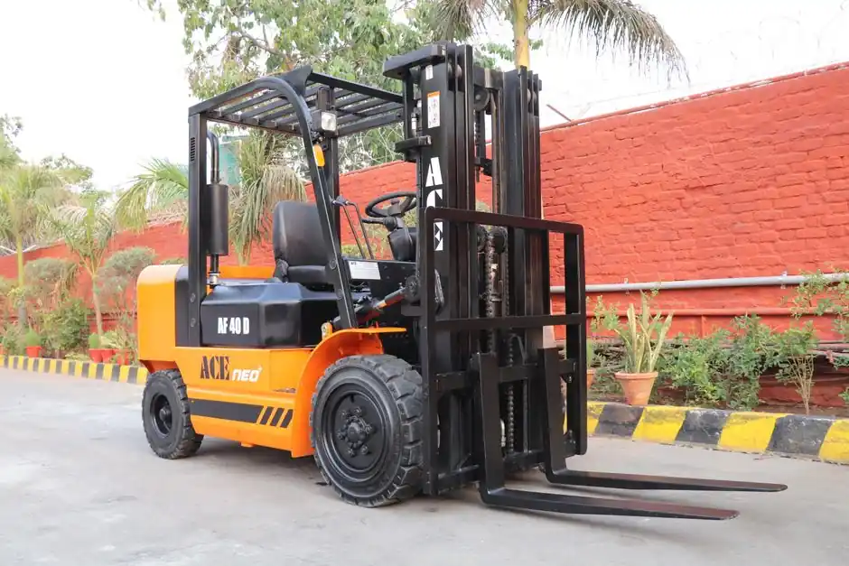 Rough terrain forklift selection for mining: capacity, drivetrain, and ground-clearance