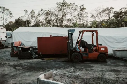 Rough Terrain Forklift selection for road construction - Ground Clearance, Stance, and Stability