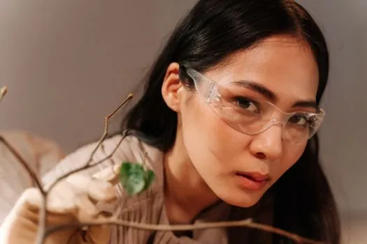Safety Glasses buying guide 2026 - Open Glasses vs Sealed Goggles vs Face Shields