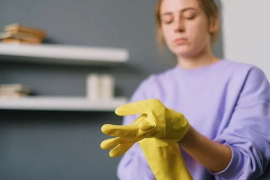 Safety Gloves buying guide 2026 - Material and coating: latex, nitrile, neoprene, leather, HPPE, Kevlar