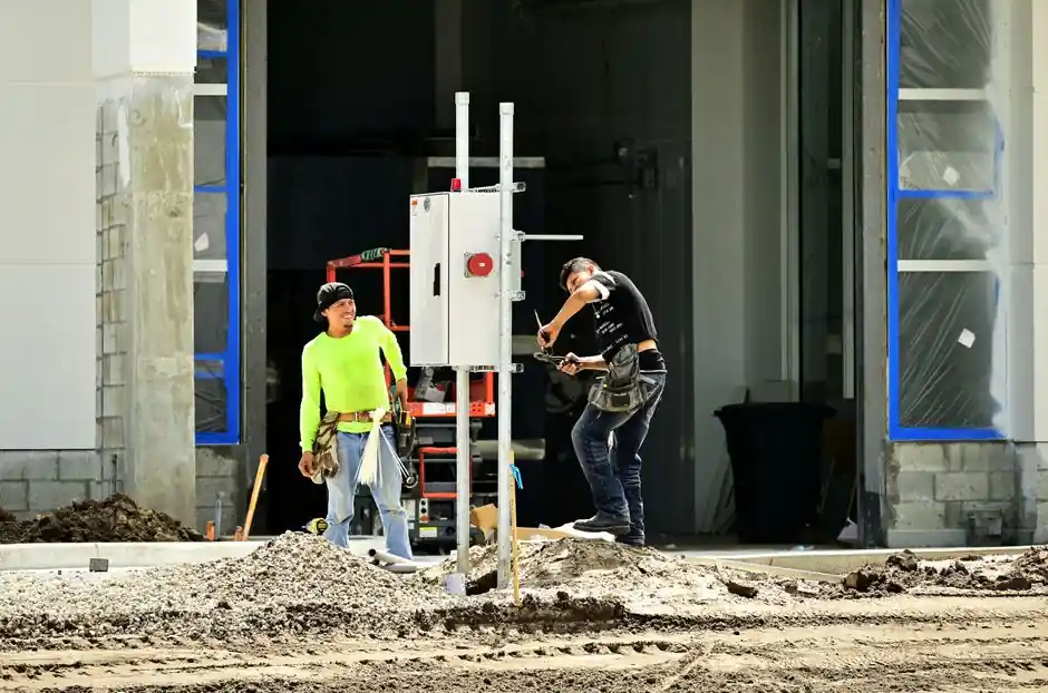 Safety Relay Selection for Construction Sites: PL, SIL, and Channel Criteria