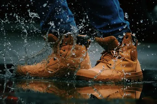 Safety Shoes types and classifications - ASTM F2413 hazard ratings: I, C, Mt, EH, SD, PR