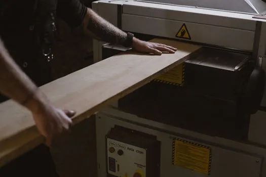 Sander working principle explained - Belt sanders: continuous-loop abrasive and linear feed