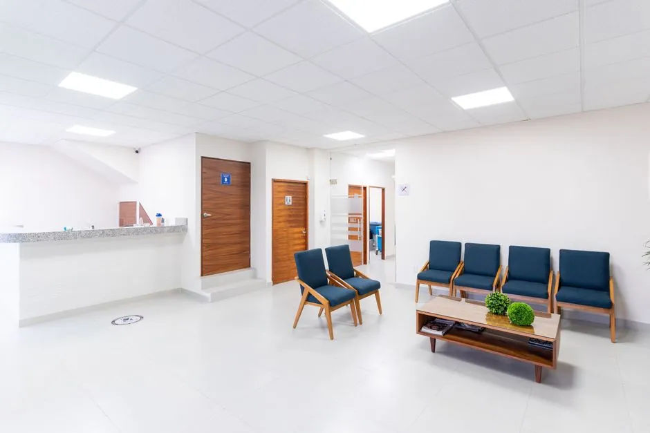 School Suspended Ceiling Selection: Spec Map for UK Classrooms