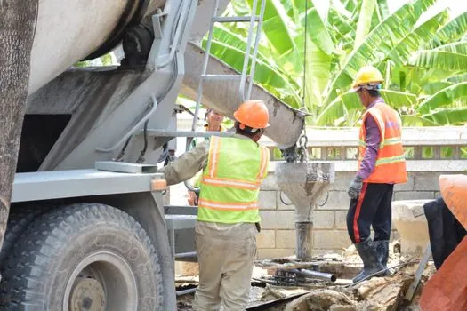 Concrete Pump Truck selection for urban infrastructure - Chassis Configuration and Axle Layout