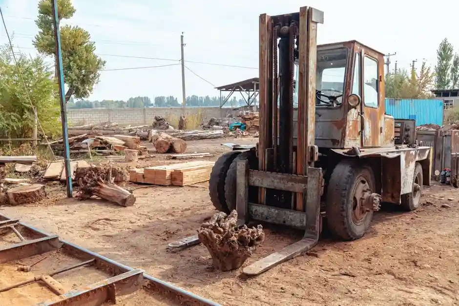 Selecting a Forklift for Demolition: 4WD, Clearance, and Load-Center Math