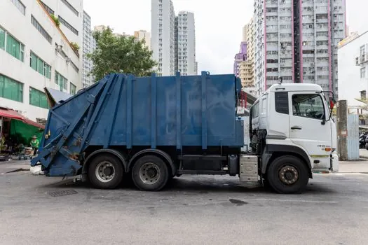 is a side dump truck less likely to roll over than an end dump? - Side-by-side comparison on the criteria that drive tip-overs