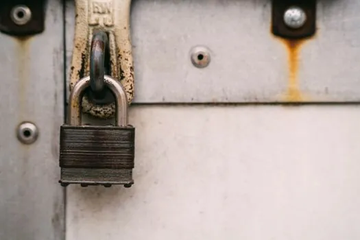 can a single guard locking device achieve PLe for lock monitoring? - Documentation and signals worth tracking