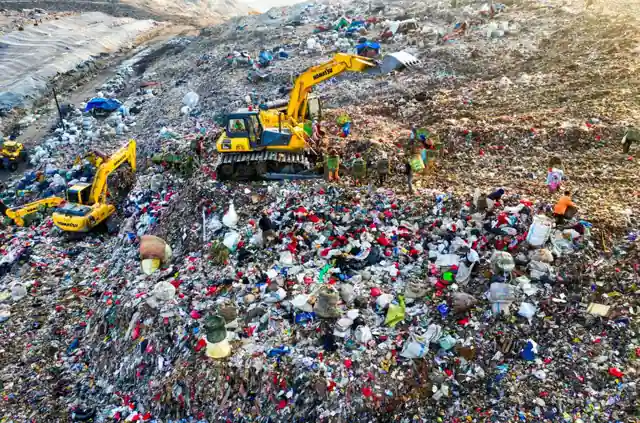 Skid Steer Loader Selection for Landfill Operations: Specs, Wear, and Configuration