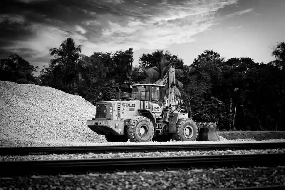 Skid Steer Loader Selection for Pipeline Construction: ROC, Lift Path, and Undercarriage