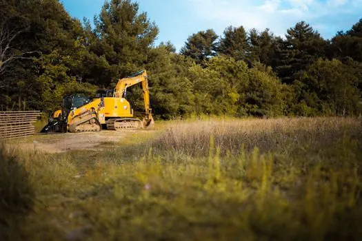 skid steer loader types and applications - Comparison: Wheeled vs Tracked Skid Steers on Four Decision Criteria