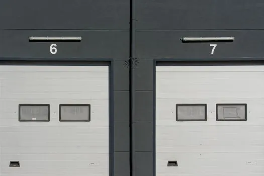 Skylight selection for cold storage warehouses - Daylight factor, lumen compensation, and frost degradation