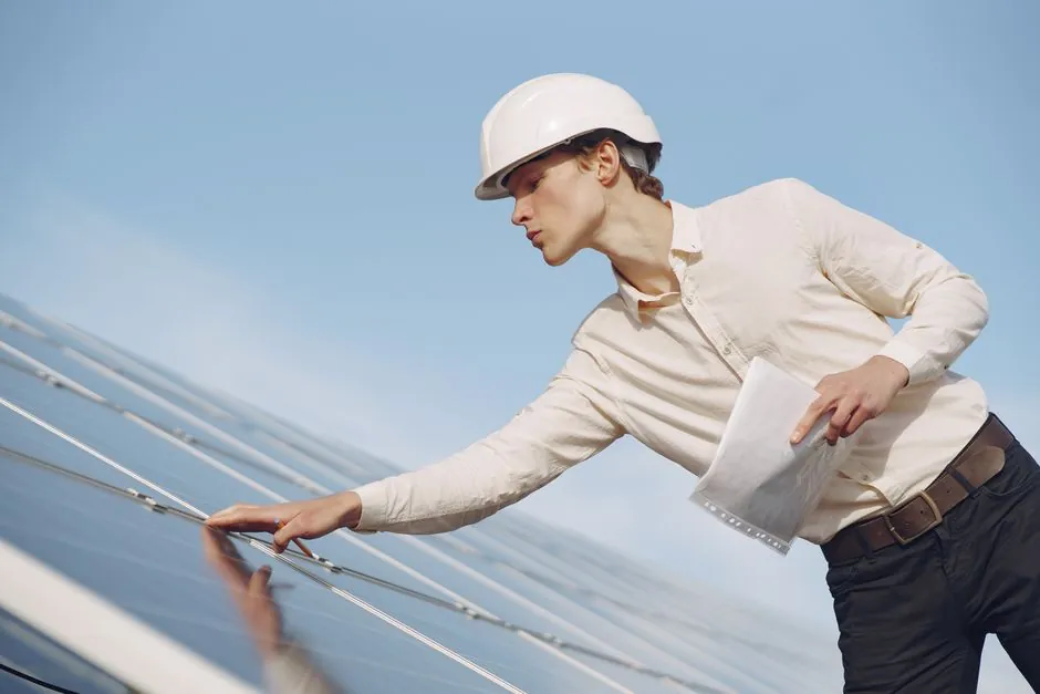 Solar glass OEM vs ODM: decision matrix for module and cover-glass buyers