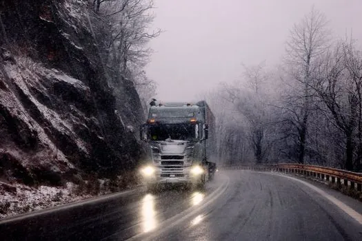 cold chain equipment sourcing from China guide - Selection criteria: reefer trucks, cold rooms, and pharma fridges