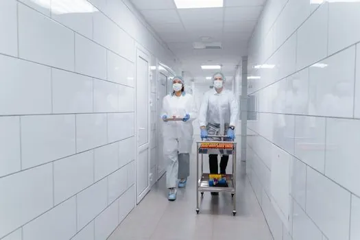 SPC Flooring selection for cleanrooms - Heat, Seam Behaviour, and Outgassing Constraints
