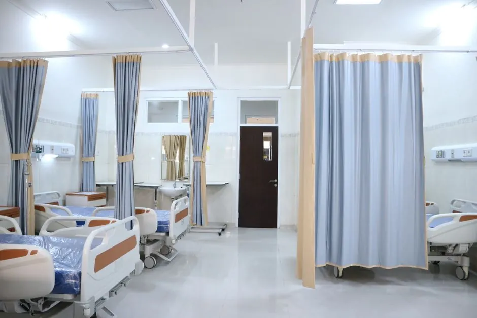 SPC Flooring Selection for Hospitals: Core, Wear Layer, and Hygiene Specs