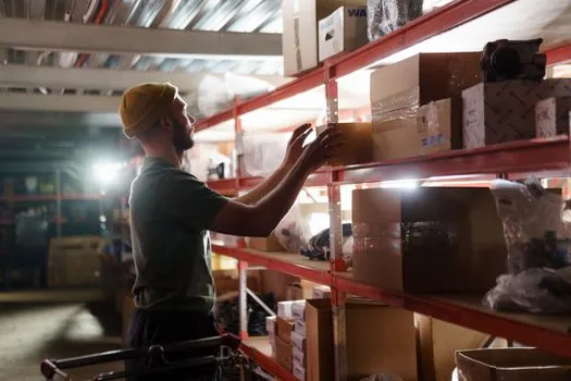 Stacker Crane selection for retail distribution - Extraction, Throughput, and WMS/WCS Integration