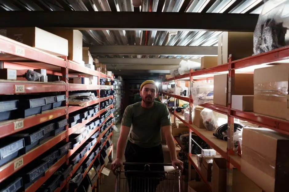 Storage Cage Selection for E-Commerce Fulfillment: A Spec Map