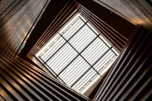 Suspended Ceiling selection for prefabricated construction - Load-Bearing Roofs and Two-Story Modular Integration