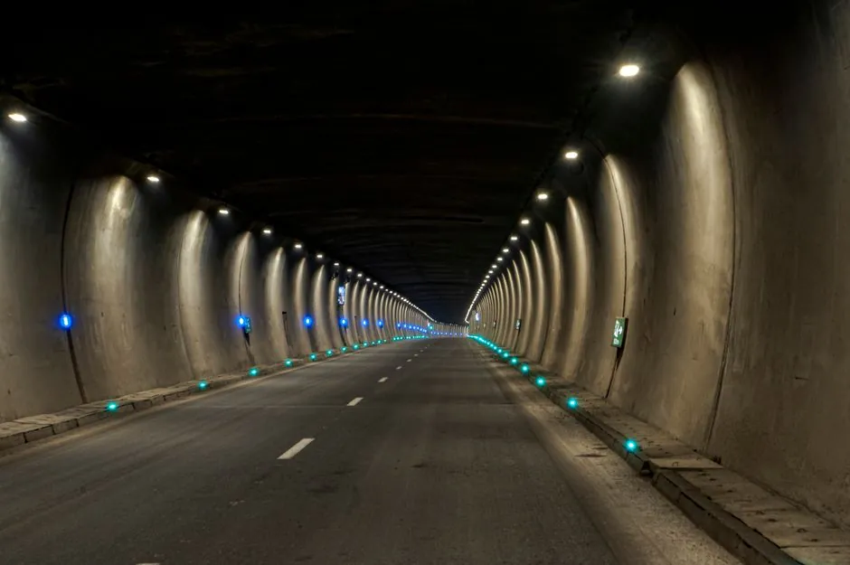 Suspended Working Platform Selection for Tunnel Construction: Where It Fits and Where It