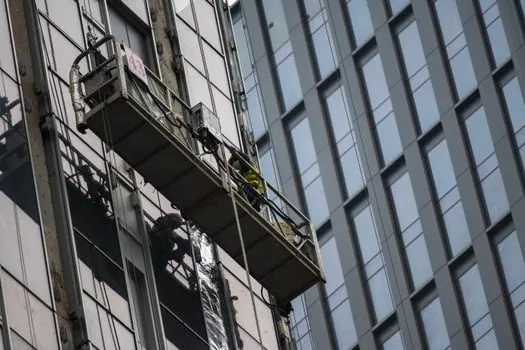 Suspended Working Platform selection for HVAC installation - Fall-Protection Class: Why Suspended Rigs Demand PFAS + Guardrails