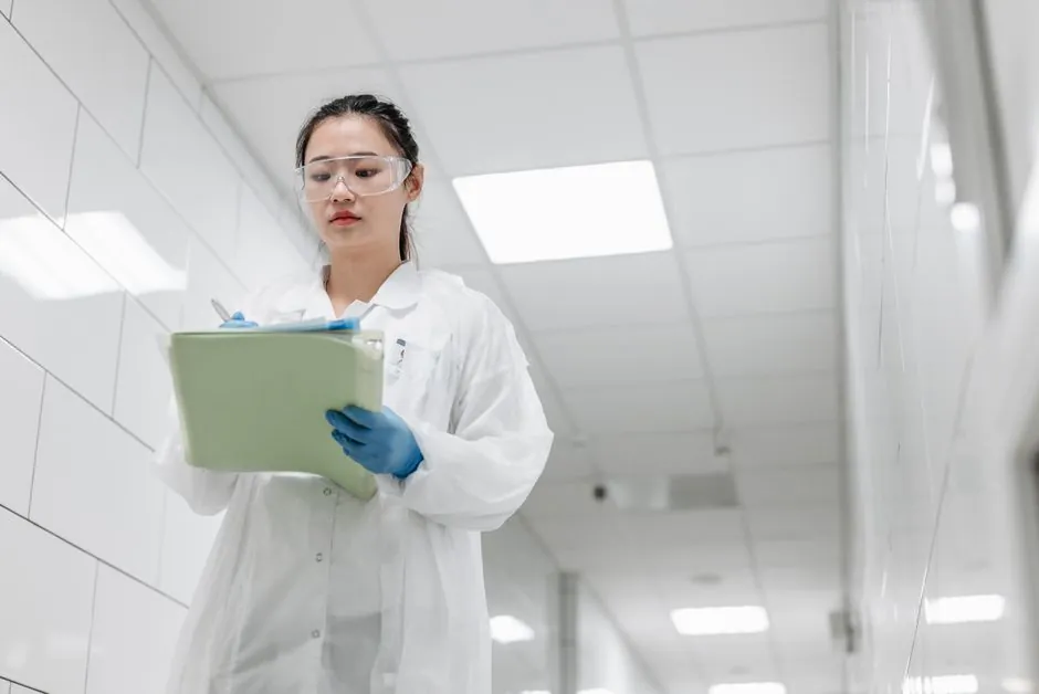 System Window and Door Selection for Cleanrooms: 2026 Spec Map