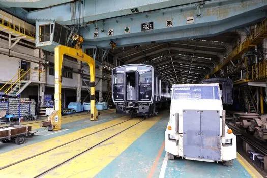 Tank Container maintenance practices in urban infrastructure - Decision Criteria: In-House Versus Contracted Maintenance