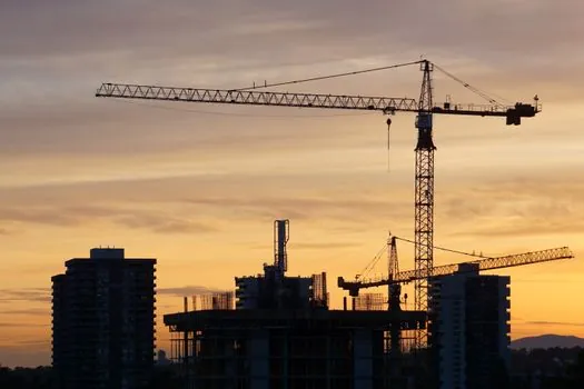 Tower Crane maintenance practices in pipeline construction - When to repair, when to escalate, and what to do with the data