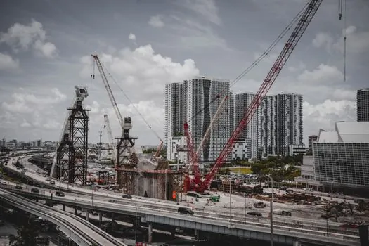Truck Crane vs Crawler Crane - Mobilization, Setup, and Cycle Time