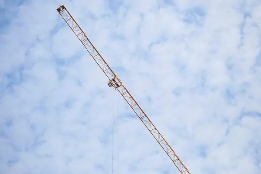 how is truck crane radius measured from the center of rotation? - Working Radius vs Boom Length vs Vertical Height
