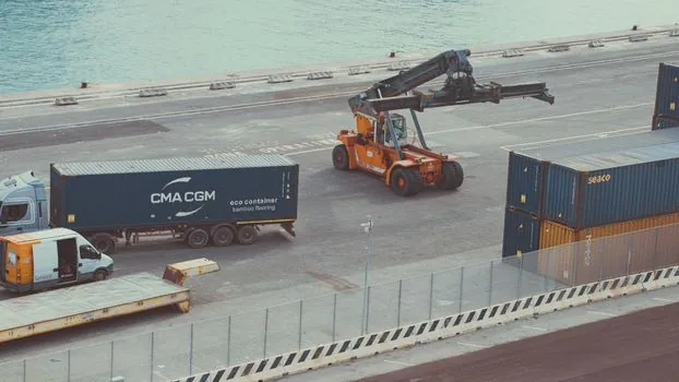 Truck-Mounted Crane selection for port and terminal operations - Operational constraints and failure modes in terminal service