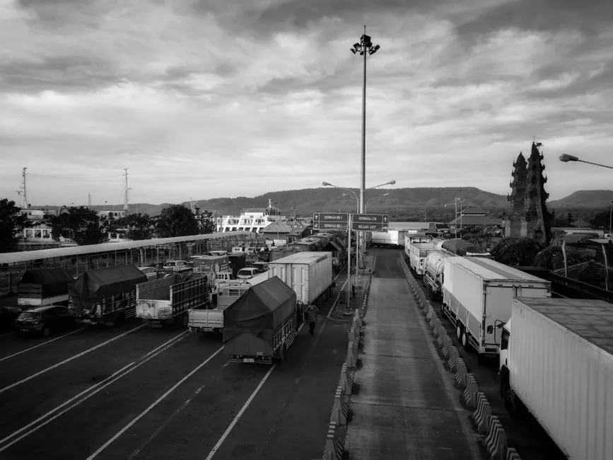 Truck Scale Selection for Air Cargo: ULD, Chargeable Weight, and 2026 Spec Gates
