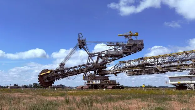 Excavator selection for tunneling - Standards, Sourcing, and Trackable Signals