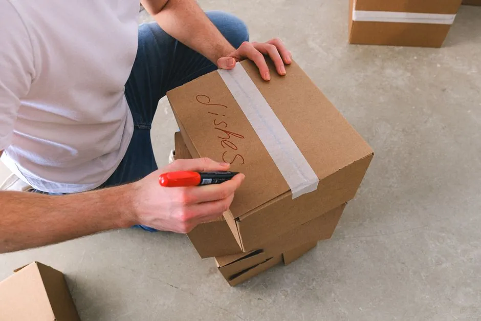 Turnover Box Selection for Cold Chain Logistics: Spec-First Map