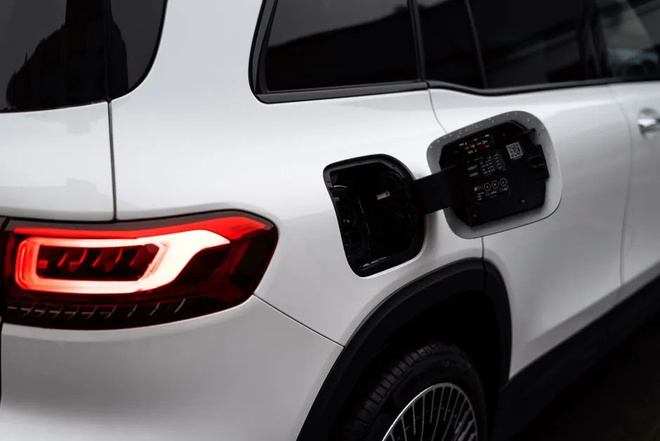 U.S. DC Fast Charging Competition 2026: Specs, Networks, and Retrofit Economics