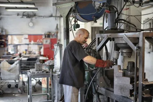 Vacuum Die Casting Machine working principle explained - Selection Criteria: When VDC Pays for Itself