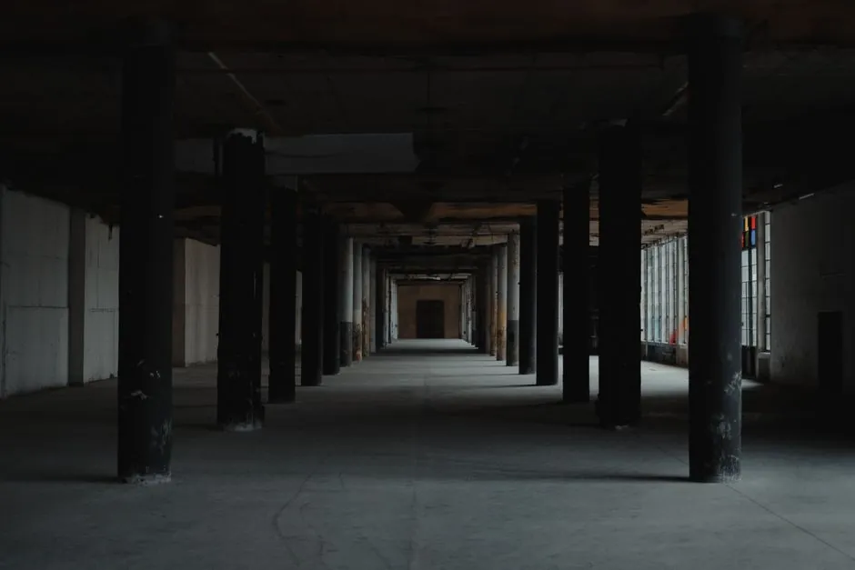 Warehouse building stone selection: granite, limestone, and storage spec map