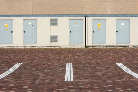 Warning Sign selection for chemical plants - Comparison: substrate options against 4 decision criteria